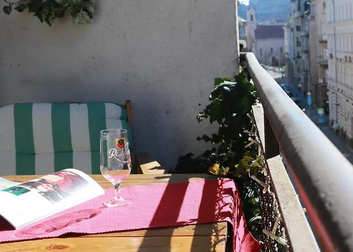 Fornax With Balcony Apartment *
